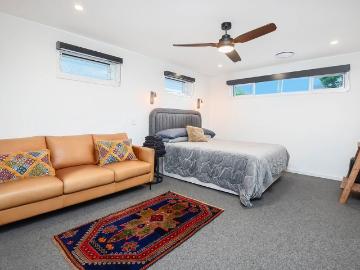 STYLISH 1 BEDROOM APARTMENT