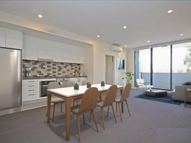 1 Bed apartartment + Enclosed Study / Second Bedroom Quiet Street Walk to Train Stationds