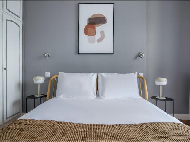 Stylish 1 Bedroom Apartment in Paris Awaits You!, Paris Amsterdam Apartments for Rent