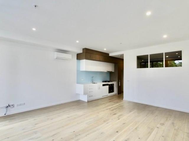 Stylish 1 Bedroom Apartment in the Heart of Carnegie