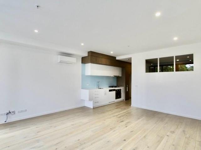 Stylish 1 Bedroom Apartment in the Heart of Carnegie