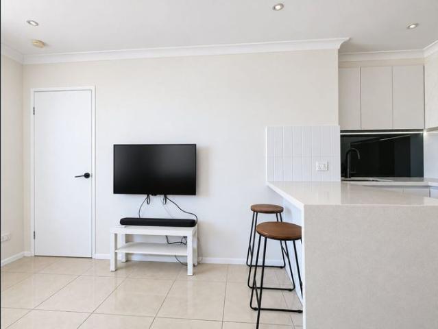 Stylish 1 Bedroom Apartment in the Heart of Thornbury