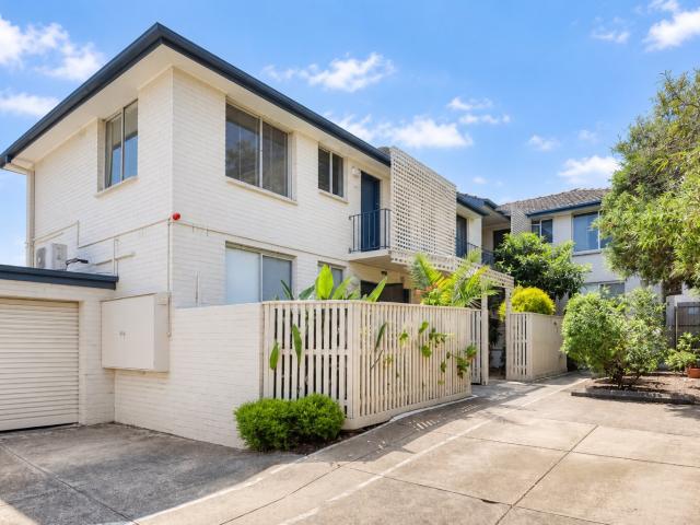 Stylish 1 Bedroom Apartment in the Heart of Thornbury