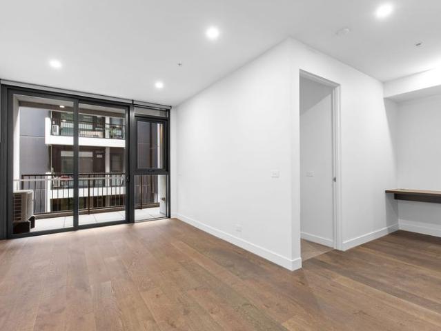 Stylish 1 Bedroom Apartment in Village Avenue, Brunswick East
