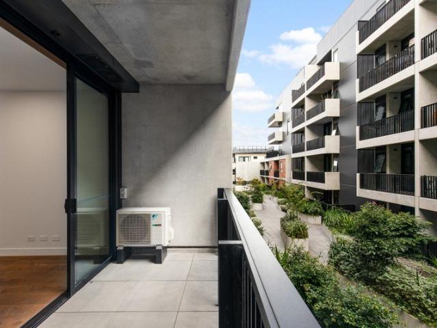 Stylish 1 Bedroom Apartment in Village Avenue, Brunswick East
