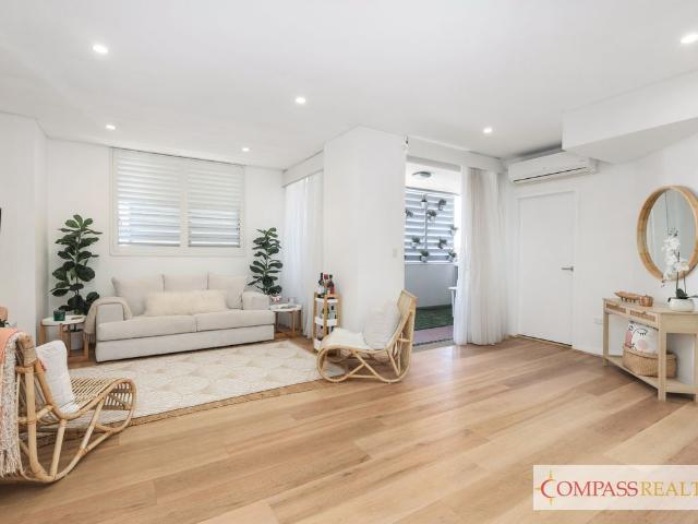 STYLISH 1 BEDROOM APARTMENT LOCATED IN THE ‘PENINSULA’