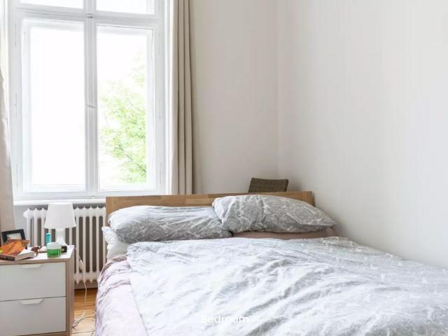 Stylish 1 Bedroom Apartment with Balcony in Vibrant Neukölln, Bills included, Berlin Amsterdam Apartments for Rent