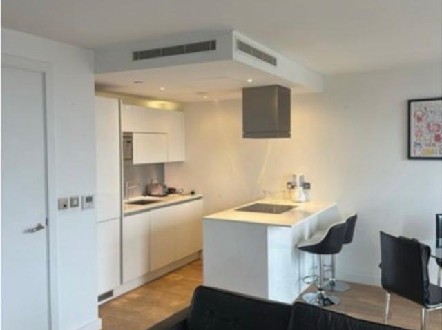 Stylish 1 Bedroom apartment with city views