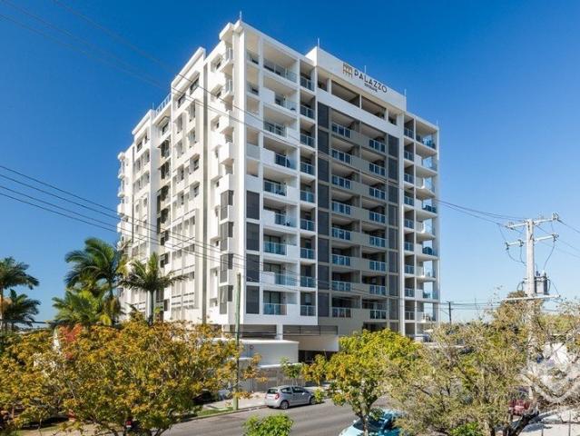 Stylish 1 Bedroom Apartment with Guest Toilet & Secure Parking