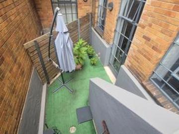 stylish 1 bedroom apartment with pri.