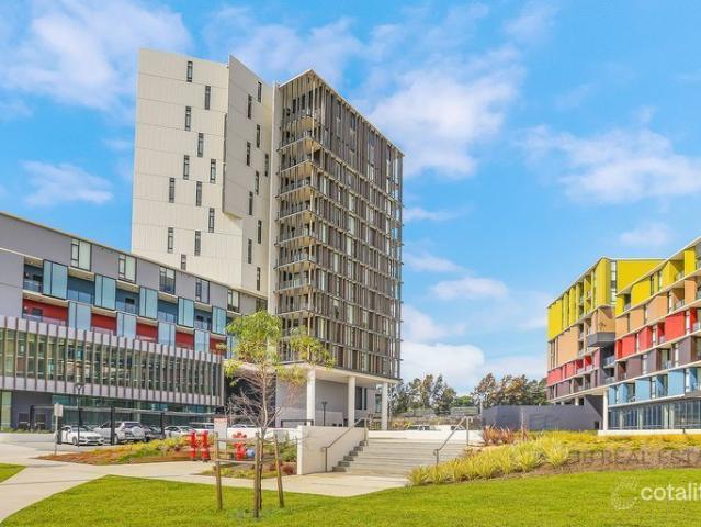 Stylish 1 Bedroom Apartment with Study, Car Space & Skylight