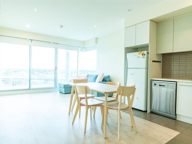 Stylish 1 Bedroom Apartment with Stunning Views – New Port Harbour Living