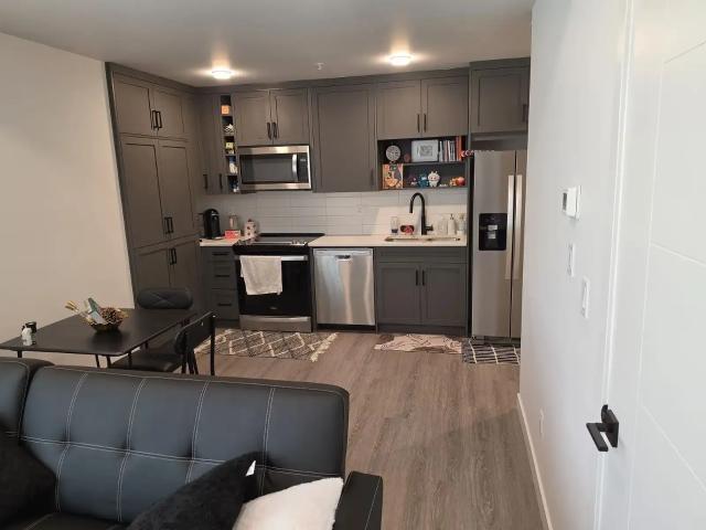 Stylish 1 Bedroom Condo | University District | Gym & Concierge — 1 Bedroom Condo Unit