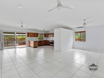 Stylish 1 Bedroom Duplex with Walk In Wardrobe & Spacious Bathroom