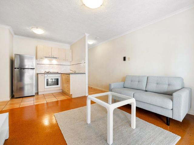 Stylish 1 Bedroom Fully Furnished Apartment