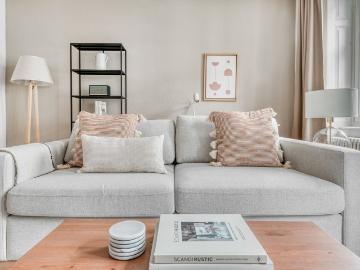 Stylish 1 Bedroom Furnished Apartment in Basel Vorstaedte, Basel Amsterdam Apartments for Rent