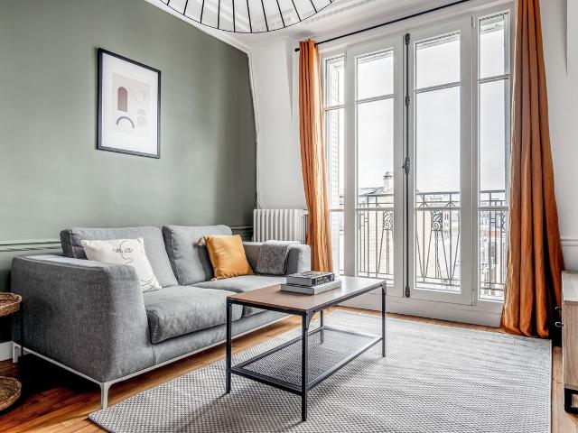 Stylish 1 Bedroom Haven with City Views in Paris, Paris Amsterdam Apartments for Rent