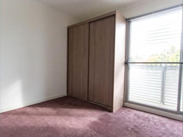 Stylish 1 Bedroom Living in the Heart of Box Hill