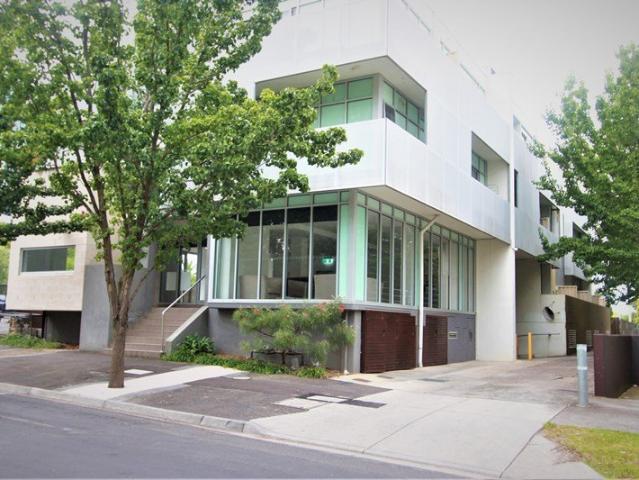 Stylish 1 Bedroom Living in the Heart of Box Hill
