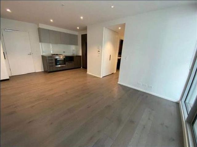 Stylish 1 Bedroom Living in the Heart of Docklands NOW