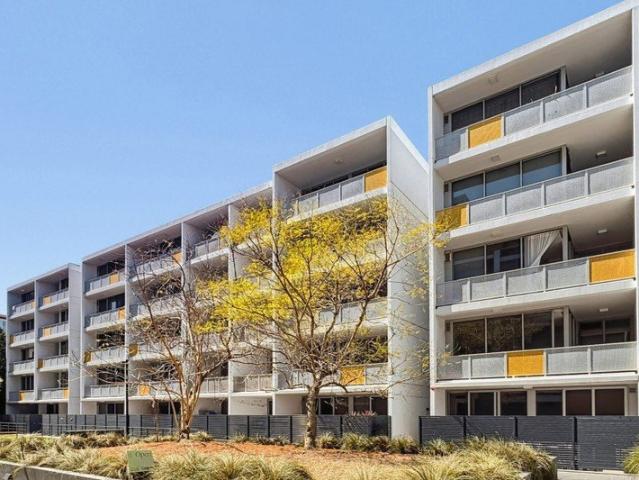 Stylish 1 Bedroom + multi purpose room apartment in Prime Ryde Location