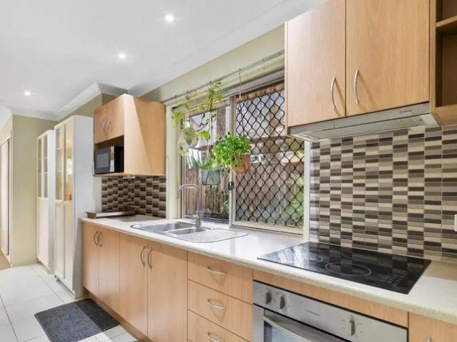 Stylish 1 Bedroom Retreat in Prime Upper Coomera Location