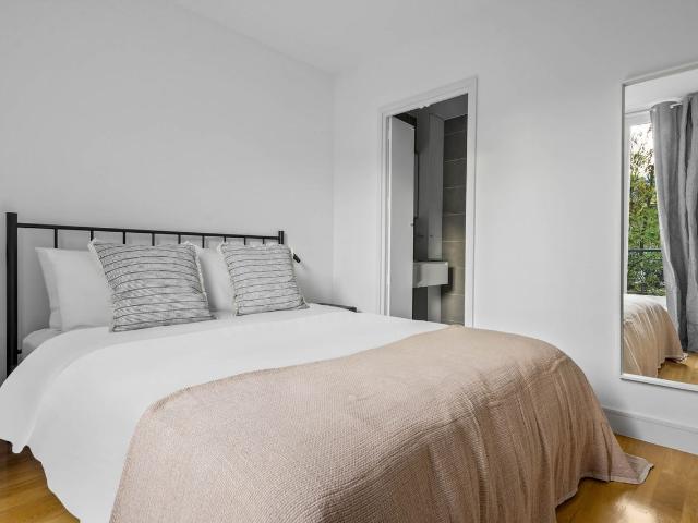 Stylish 1 Bedroom Retreat in Saint Ambroise, Paris Amsterdam Apartments for Rent