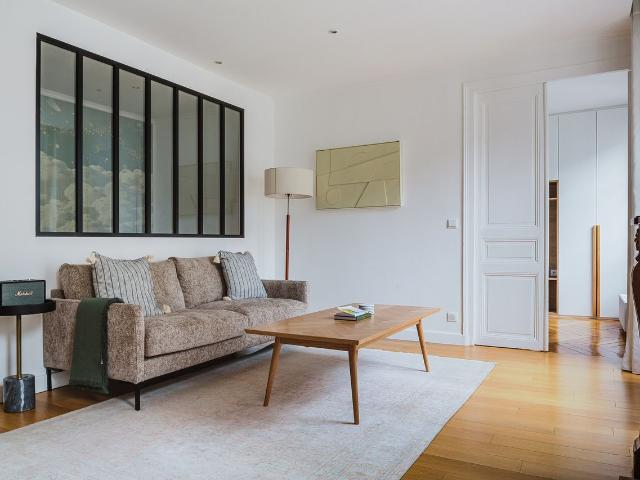 Stylish 1 Bedroom Retreat in Vibrant Paris, Paris Amsterdam Apartments for Rent