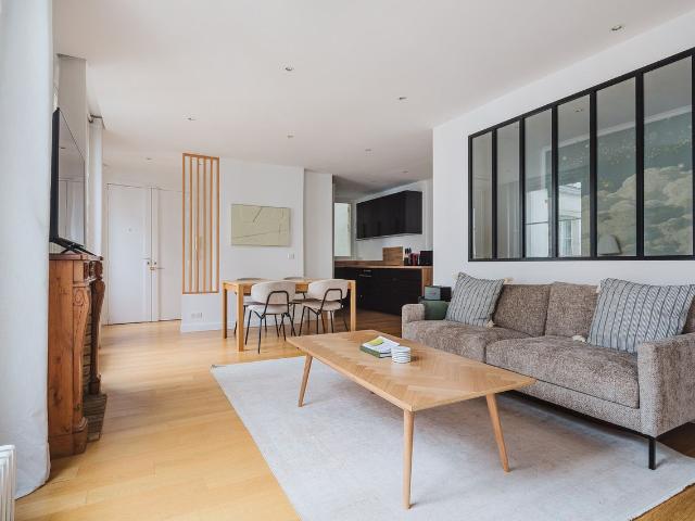 Stylish 1 Bedroom Retreat in Vibrant Paris, Paris Amsterdam Apartments for Rent