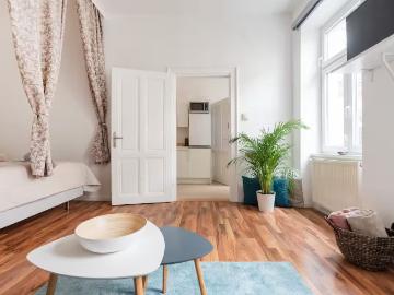 Stylish 1 BR Apartment | Ideal for Relocation & Mid Term Stays – 2 min to Meto, Vienna Amsterdam Apartments for Rent