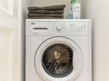 Stylish 1 BR Apartment | Ideal for Relocation & Mid Term Stays – 2 min to Meto, Vienna Amsterdam Apartments for Rent