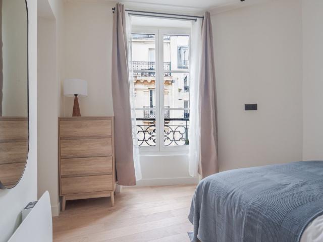 Stylish 1 BR Apartment in Paris Épinettes, Paris Amsterdam Apartments for Rent