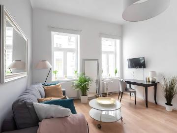 Stylish 1 BR | Ideal for Relocation & Mid Term Stays – 2 min to Meto, Vienna Amsterdam Apartments for Rent