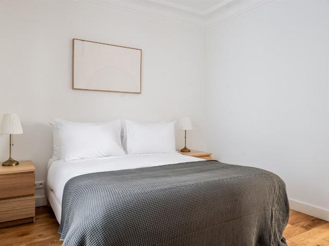 Stylish 1BD Apartment in Heart of Paris, Paris Amsterdam Apartments for Rent