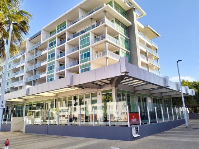 Stylish 1Bedroom Apartment with Stunning Views NewPort Harbour Living