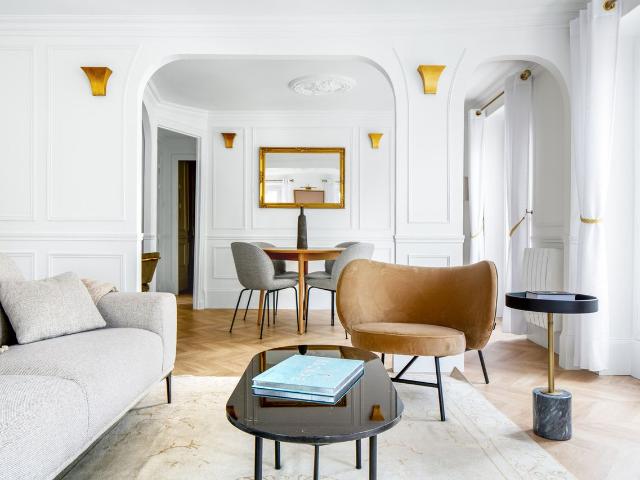 Stylish 1BR Apartment with Stunning City Views, Paris Amsterdam Apartments for Rent