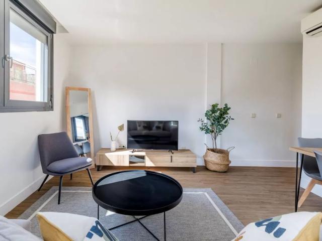 Stylish 1BR in Northern Madrid: Minutes from Metro & AZCA District, Madrid Amsterdam Apartments for Rent