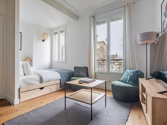 Stylish 1BR Retreat in Paris Move In Ready!, Paris Amsterdam Apartments for Rent