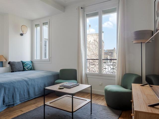Stylish 1BR Retreat in Paris Move In Ready!, Paris Amsterdam Apartments for Rent