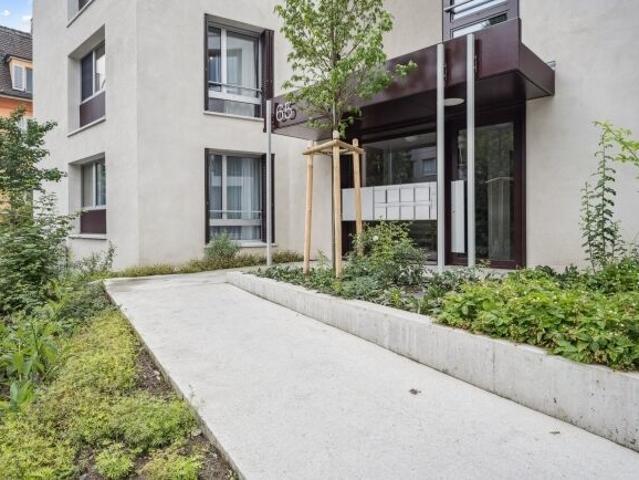Stylish 2.5 room apartment with terrace in Zurich Höngg