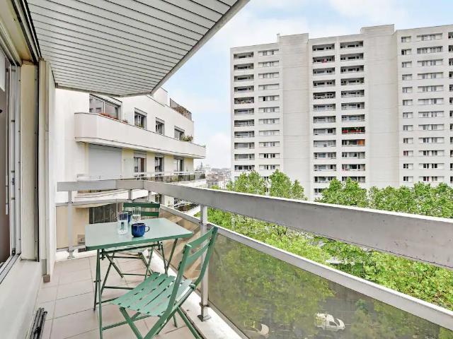 Stylish 2 Bed Apartment with Views