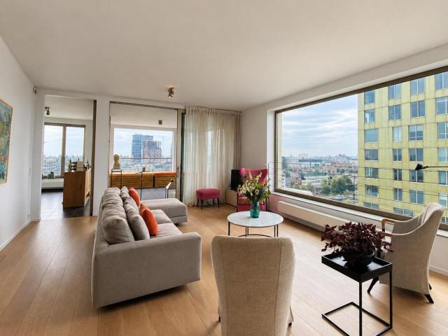 stylish 2 bed apt with stunning views