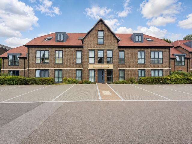 Stylish 2 Bed Furnished Apartment in Central Dunstable