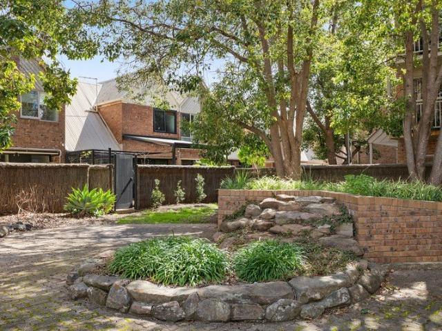Stylish 2 Bed Townhouse in Central Adelaide