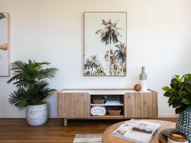 Stylish 2 Bed, 1 Bath Apartment with Winter Garden in Punchbowl