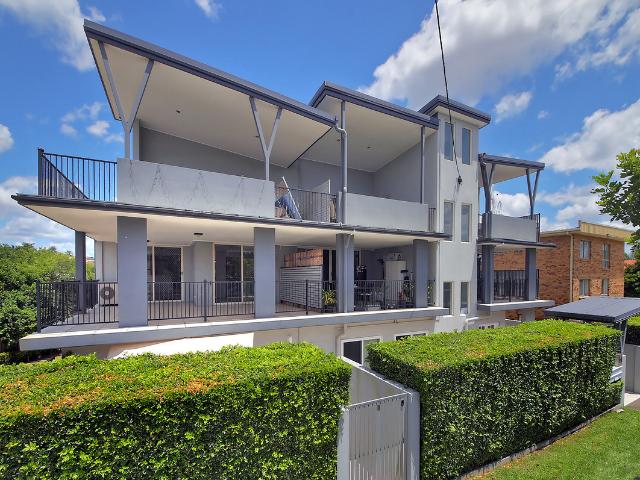 Stylish 2 Bed, 2 Bath Unit with Secure Parking in the Heart of Annerley