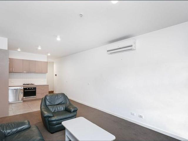Stylish 2 Bed 2 Bath Apartment in Prime West Footscray Location