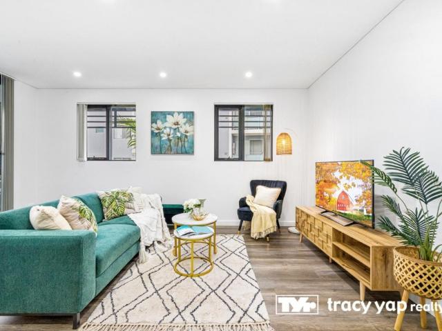 Stylish 2 beds apartment with 2 car space and catchment for Carlingford West Public