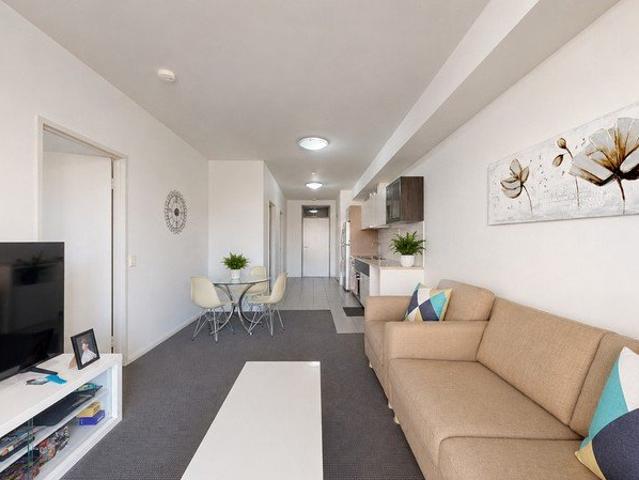 Stylish 2 Bedroom, 2 Bathroom Apartment