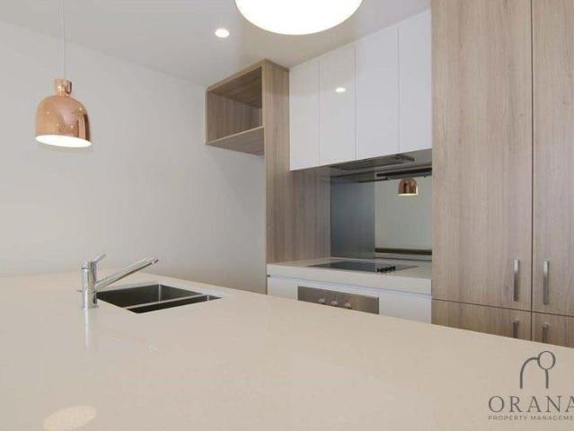 Stylish 2 Bedroom, 2 Bathroom Apartment with Afternoon Sun & Lifestyle Convenience